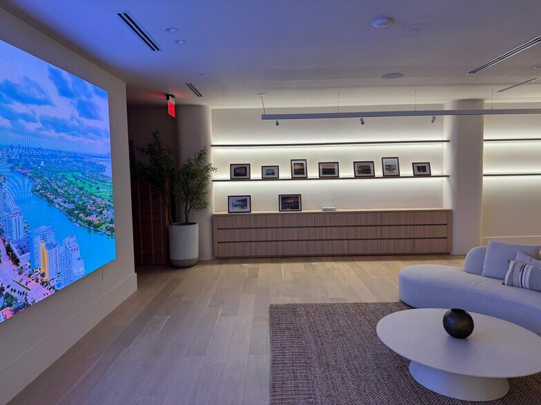 More Photos Of 7320 Biscayne Blvd, Miami Storefront Retail Office For Lease