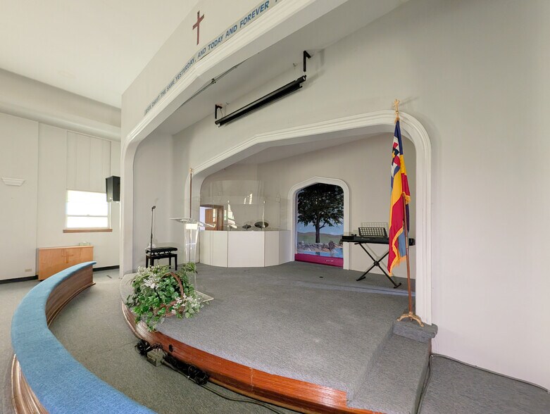 More Photos Of 109 S Washington St, Rochelle Religious Facility For Sale