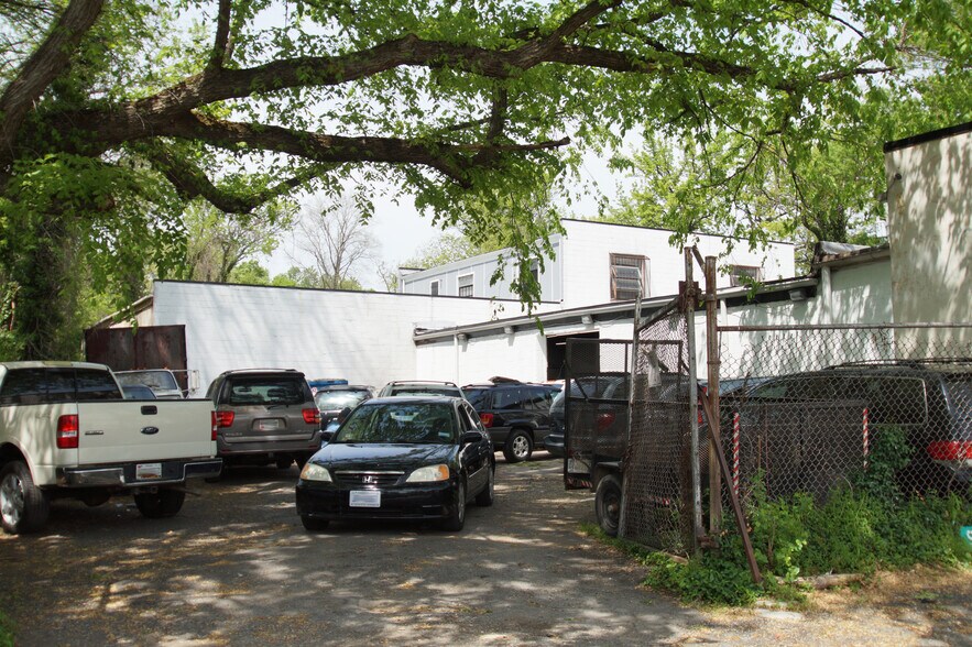 More Photos Of 6118 Old Central Ave, Capitol Heights Warehouse For Lease