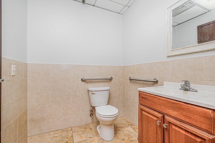 More Photos Of 2200 Arthur Kill Rd, Staten Island Distribution For Lease