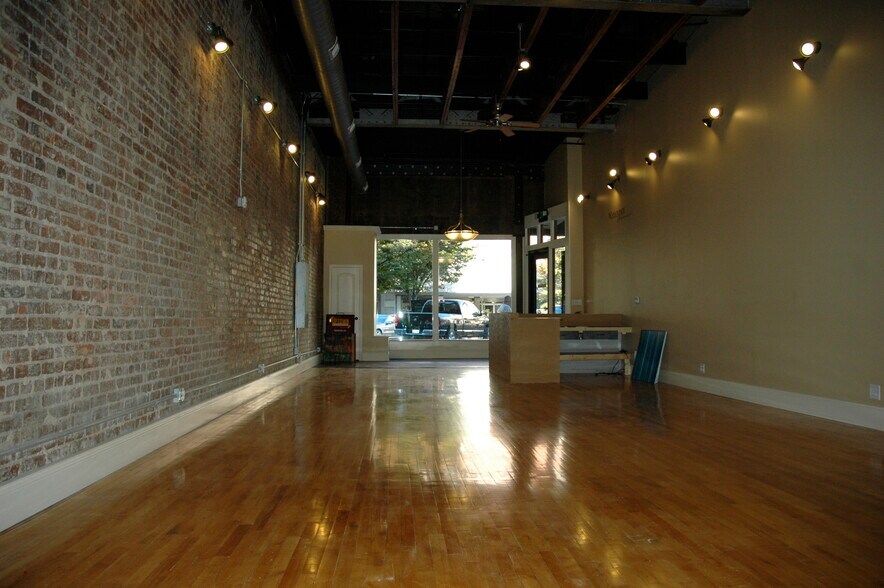 More Photos Of 217 Broad St, Kingsport Storefront Retail Office For Sale