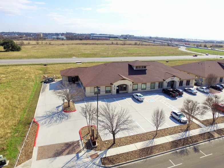 More Photos Of 1911 Corporate Dr, San Marcos Office For Lease