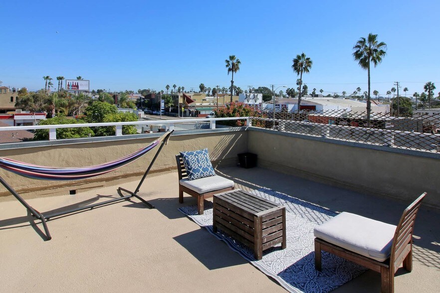 More Photos Of 1146-1148 Garnet Ave, San Diego General Retail For Sale