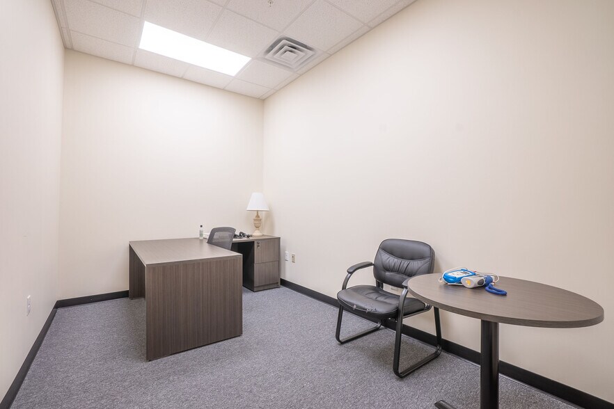 More Photos Of 227 Monogard Dr, Manchester Medical For Sale