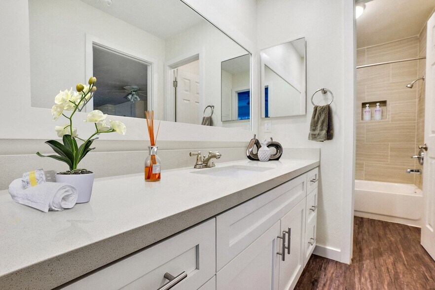 More Photos Of 14849 Vanowen St, Van Nuys Apartments For Sale