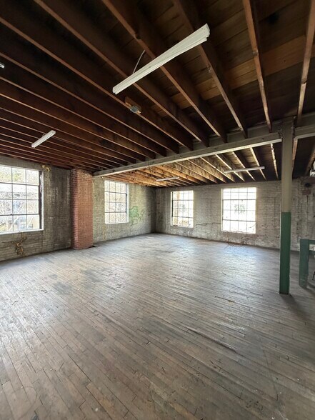 More Photos Of 37 N Broad St, Brevard Storefront Retail Office For Lease