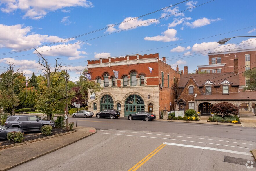 More Photos Of 100 W 6th St, Covington Restaurant For Sale