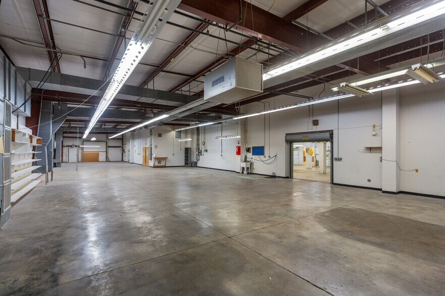 More Photos Of 13963 Timber Way, Timberville Office For Lease