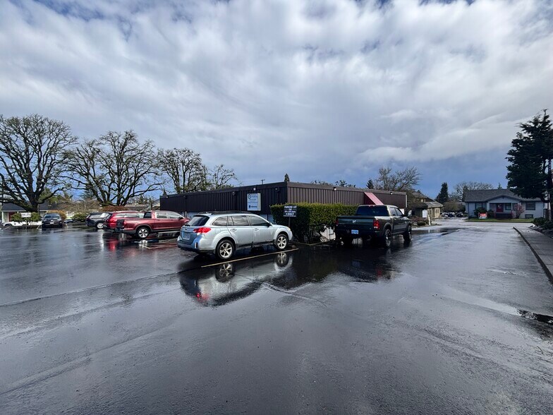 More Photos Of 1515-1535 Liberty St SE, Salem Medical For Lease