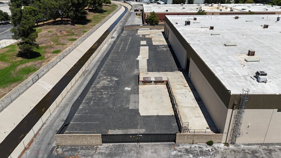 More Photos Of 25371-25395 Rye Canyon Rd, Valencia Warehouse For Lease