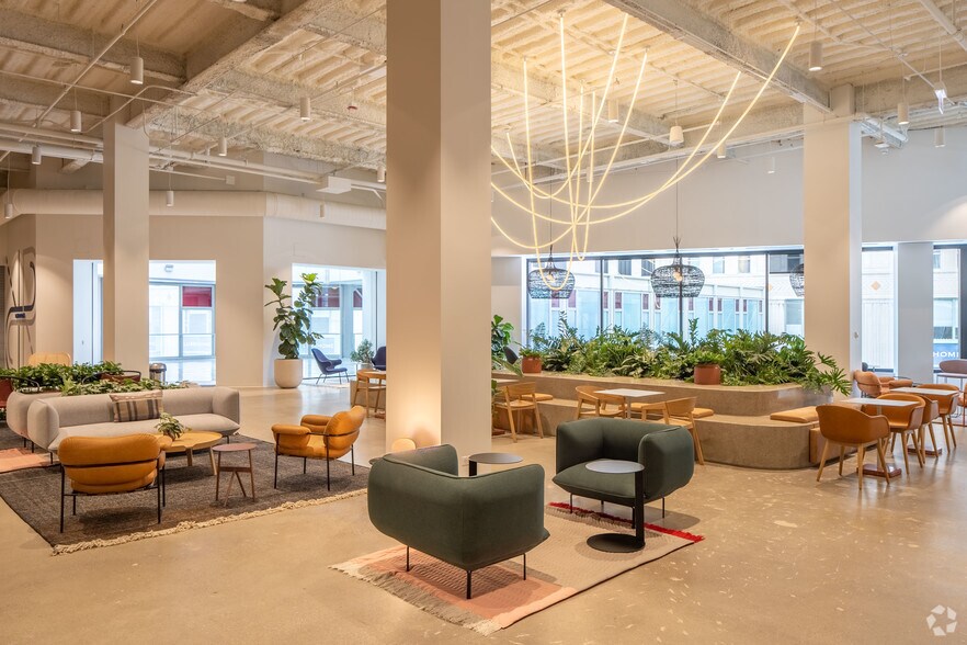 More Photos Of 350 N Orleans St, Chicago Office For Lease