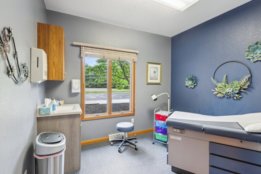 More Photos Of 819 Southwestern Run, Youngstown Medical For Sale