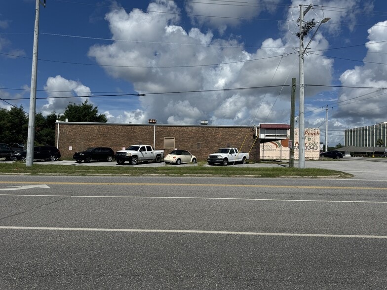 More Photos Of 1703 Fairfield Dr, Pensacola Freestanding For Lease