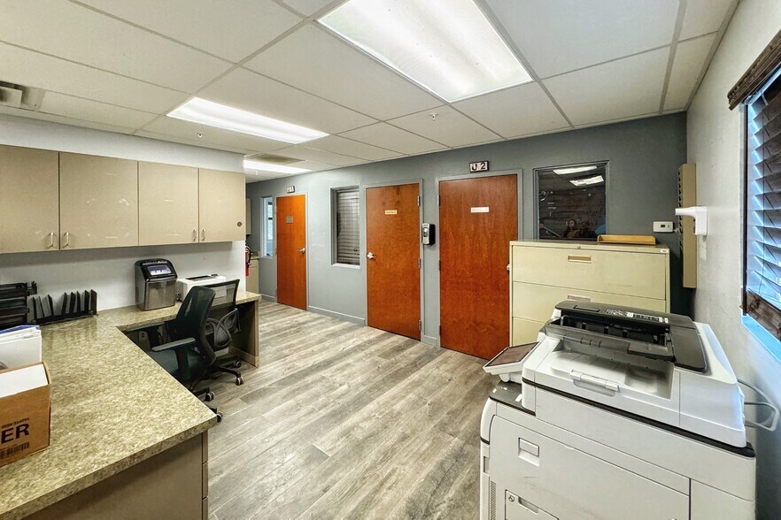 More Photos Of 25 Vista Point Rd, Santa Fe Healthcare For Sale