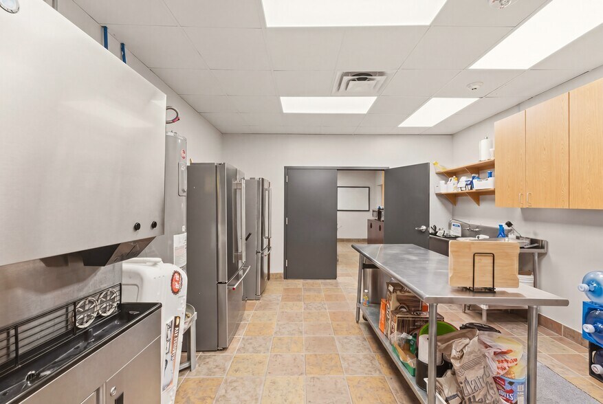 More Photos Of 1506 US-281, Johnson City Office For Sale