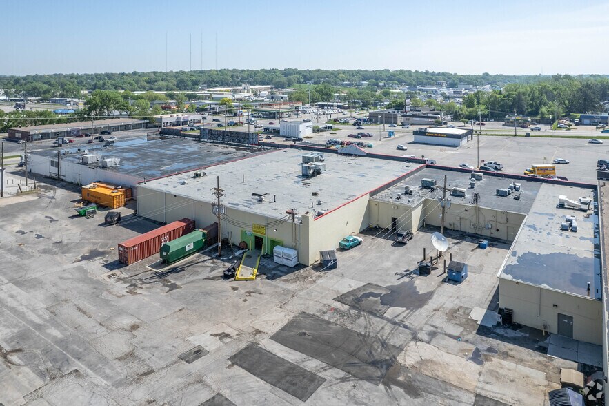 More Photos Of 2650 N 90th St, Omaha Storefront For Lease