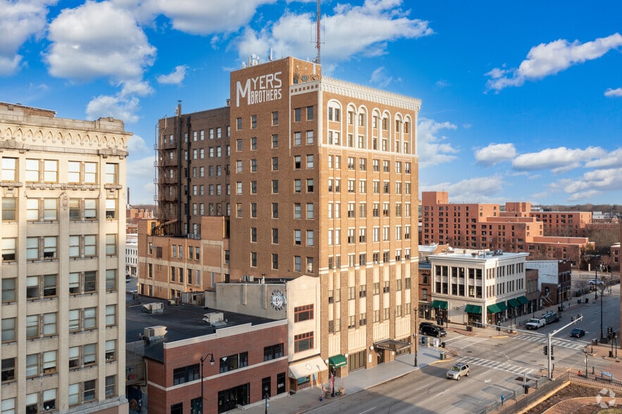 More Photos Of 1 W Old State Capitol Plz, Springfield Office For Lease