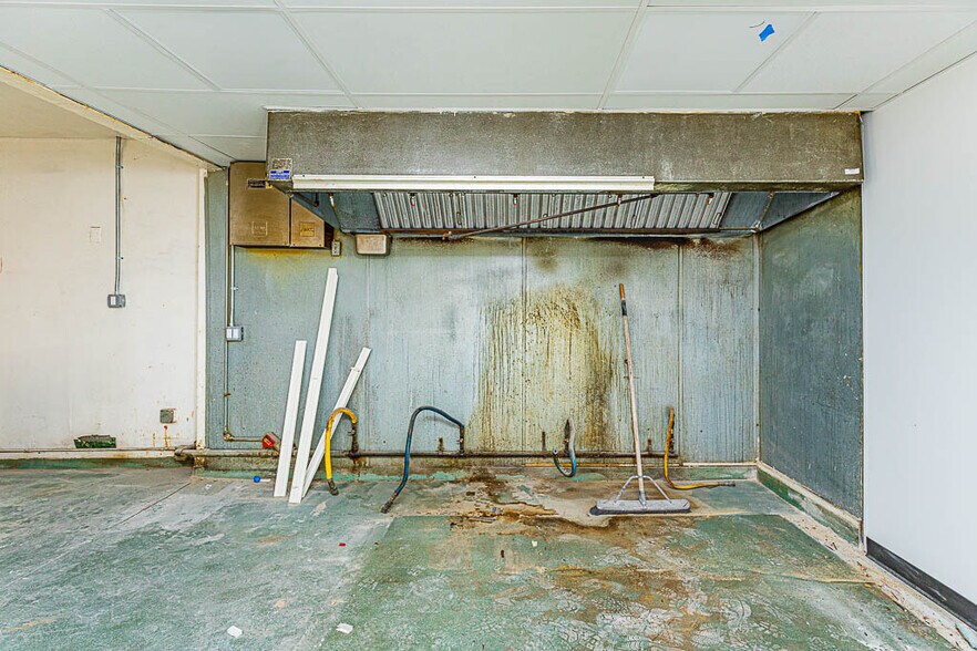 More Photos Of 13185 Hanover Courthouse Rd, Hanover Freestanding For Lease