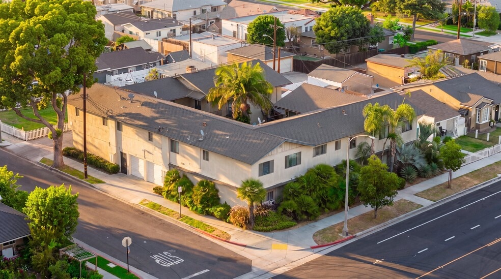 Primary Photo Of 1005 E Harding St, Long Beach Apartments For Sale