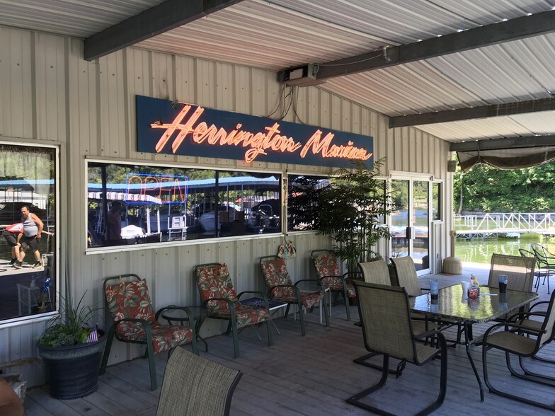 More Photos Of 136 S Homestead Ln, Lancaster Marina For Sale