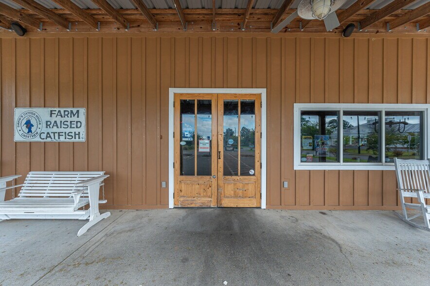 More Photos Of 1296 N Ferdon Blvd, Crestview Restaurant For Sale