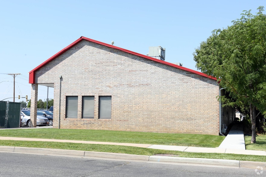 More Photos Of 928 W 1800 N, Clinton Storefront For Lease