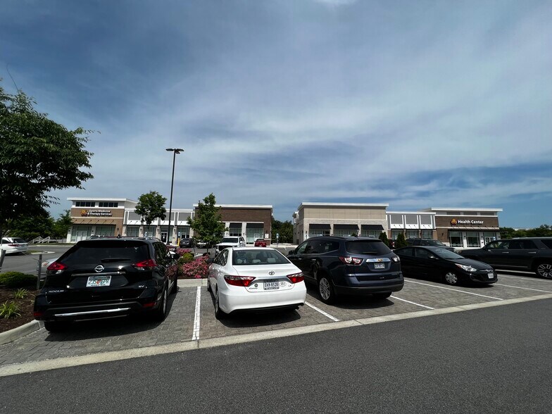 More Photos Of 5836 Harbour View Blvd, Suffolk Unknown For Lease