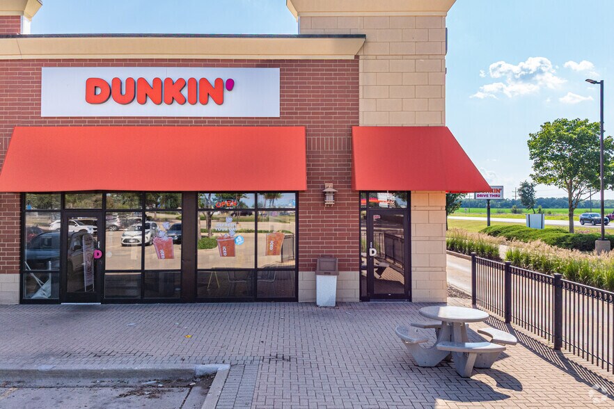 More Photos Of 7010 Burroughs Ave, Plano Freestanding For Lease