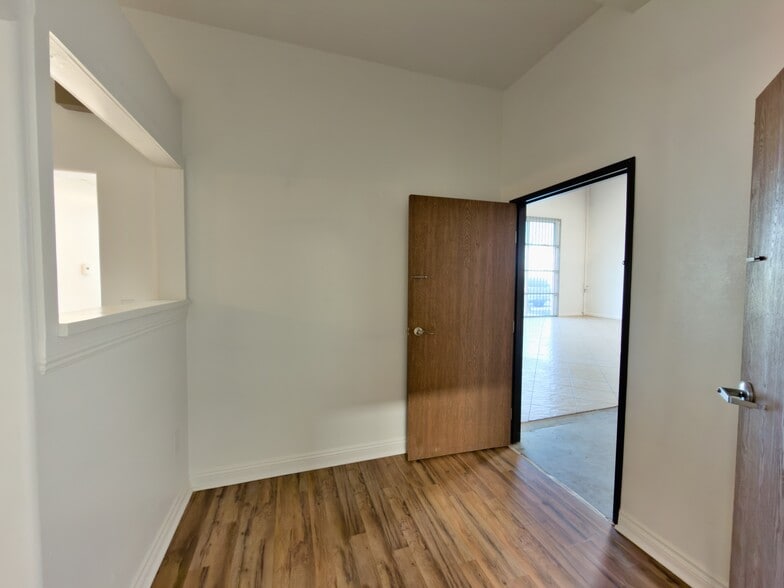 More Photos Of 10557 Juniper Ave, Fontana Warehouse For Lease