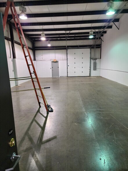 More Photos Of 6301 E 32nd Ct, Indianapolis Warehouse For Lease