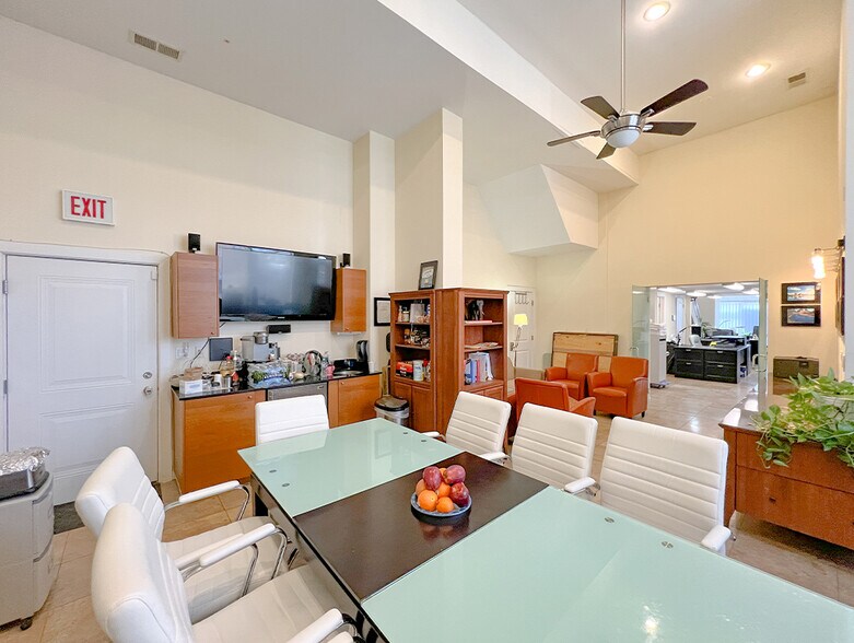 More Photos Of 1701 S Racine Ave, Chicago Multifamily For Sale