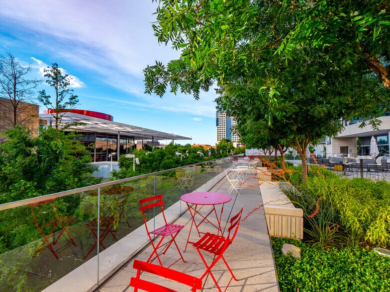 More Photos Of 2323 Ross Ave, Dallas Office For Lease