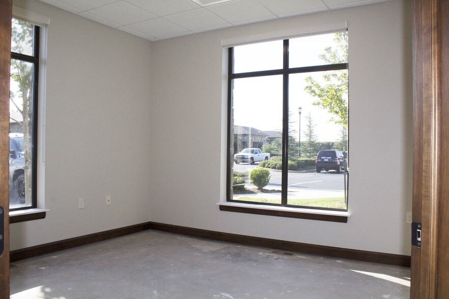 More Photos Of 2513 S Kelly Ave, Edmond Office For Lease