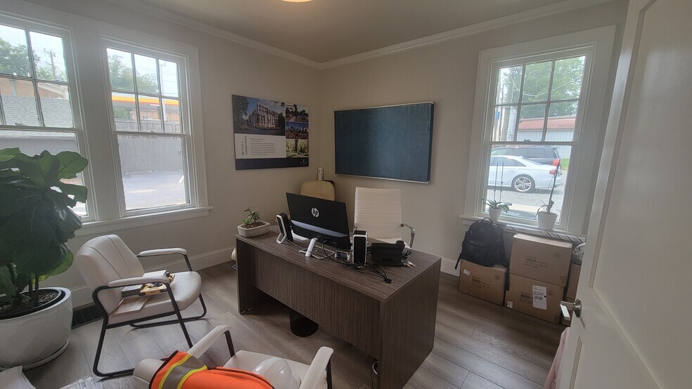 More Photos Of 119 Cherokee Rd, Charlotte Office For Lease