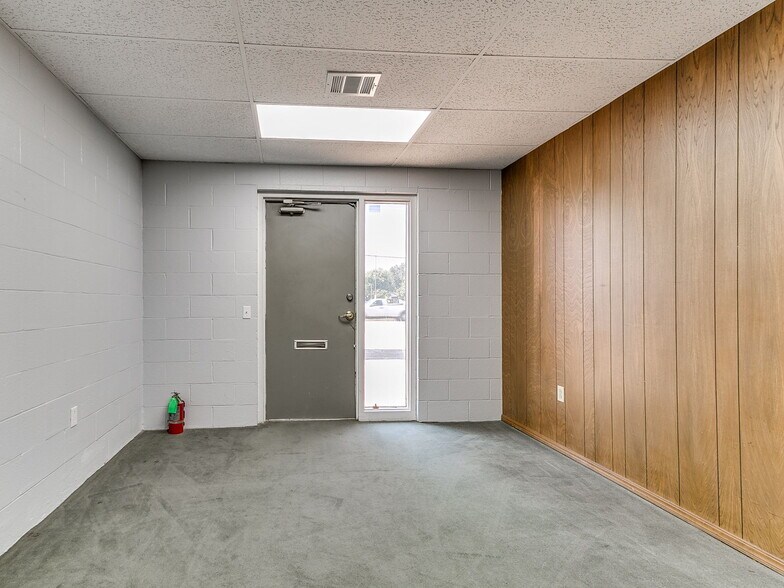 More Photos Of 6700 S Western Ave, Oklahoma City Office For Sale