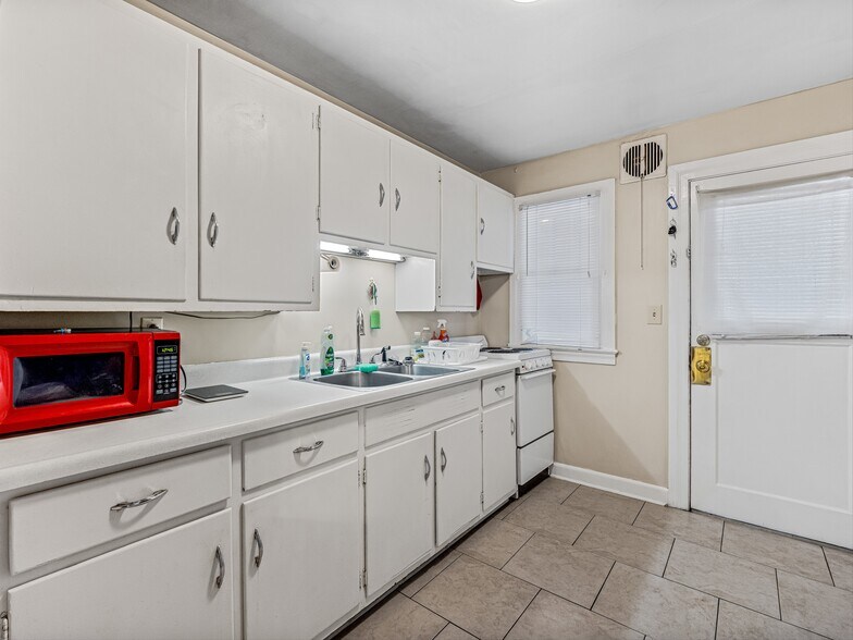 More Photos Of 1029 Patton St, Hendersonville Apartments For Sale