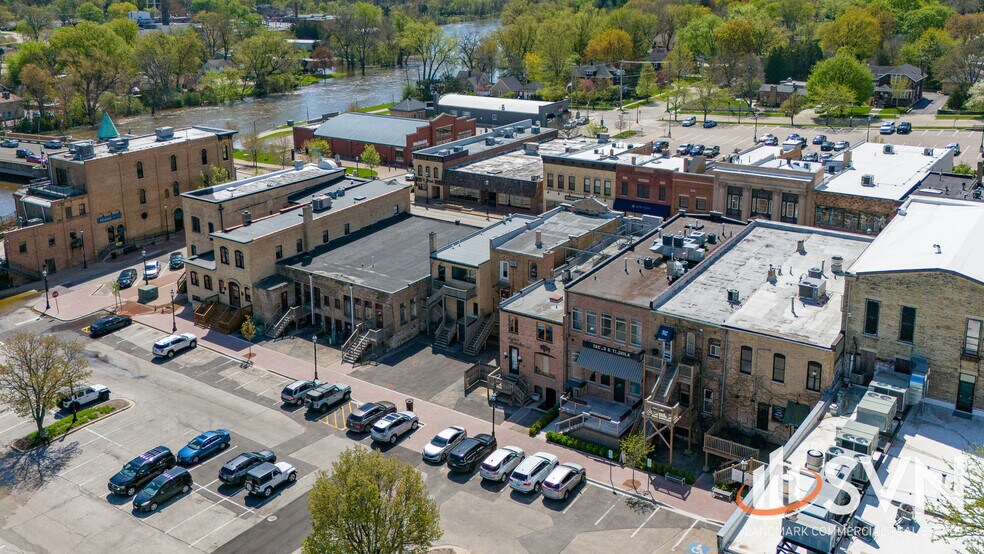 More Photos Of 118 W Main St, West Dundee Bank For Sale