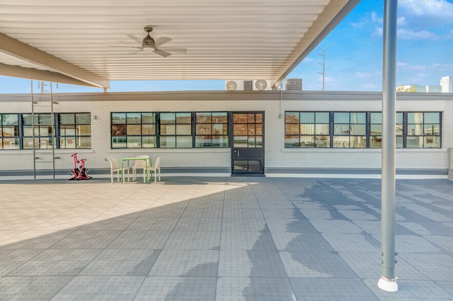 More Photos Of 121 St Emanuel St, Houston Flex For Sale