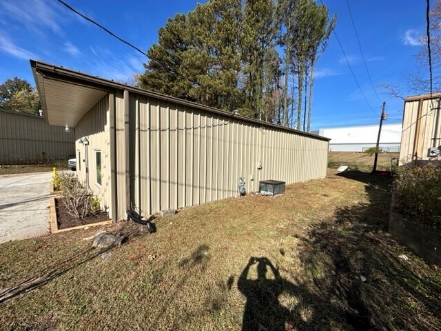 More Photos Of 1484 Lake City Industrial Ct, Morrow Flex For Lease