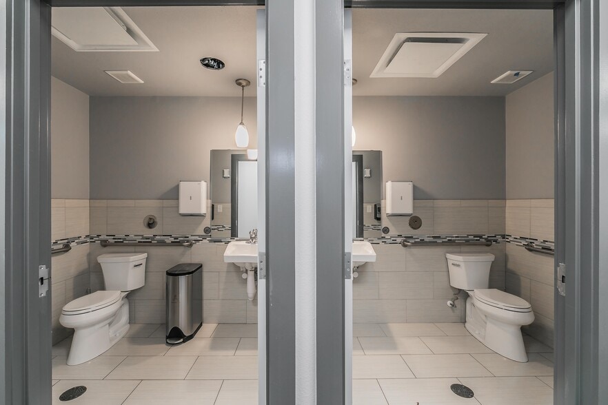 More Photos Of 418 Village Dr, Murphy Medical For Sale