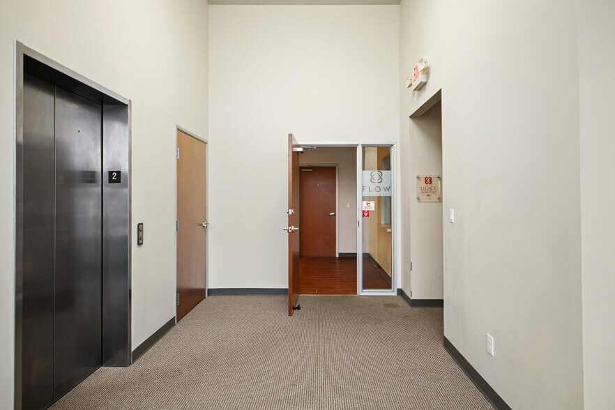 More Photos Of 2 Spurs Ln, San Antonio Office For Sale