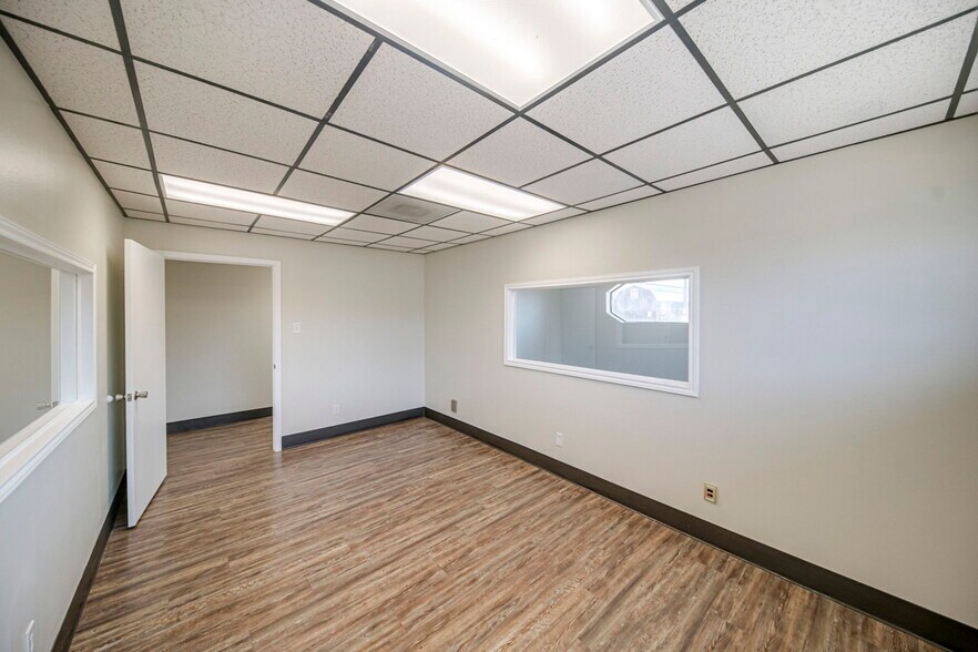 More Photos Of 1410 Rankin Hwy, Midland Office For Sale