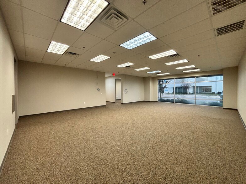 More Photos Of 15330 Vantage Pky W, Houston Unknown For Lease