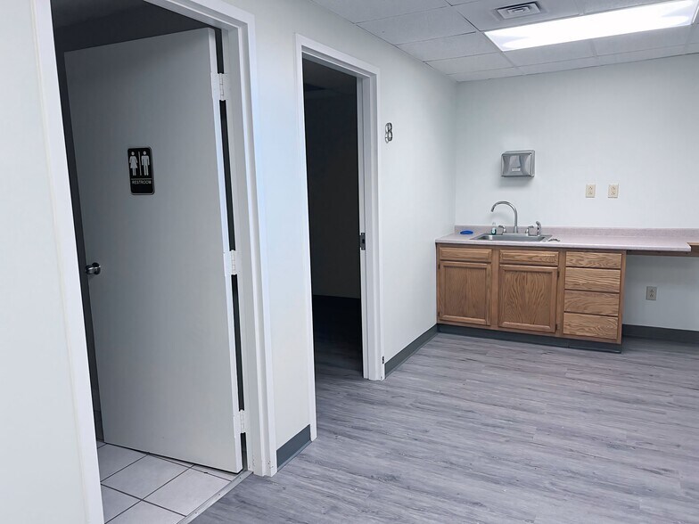 More Photos Of 216 W Genesee St, Syracuse Storefront Retail Office For Lease