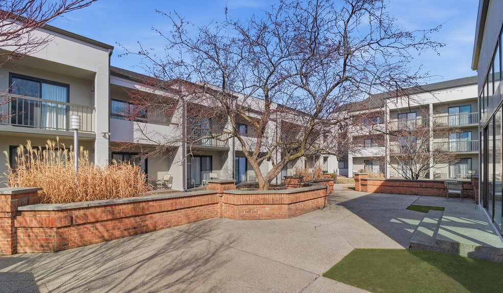 More Photos Of 7676 East State St, Rockford Hotel For Sale