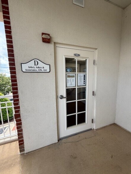 More Photos Of 105 Centennial St, La Plata Medical For Sale