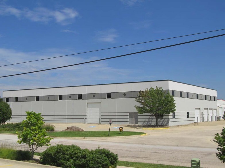 More Photos Of 750 N 17th St, St Charles Warehouse For Lease
