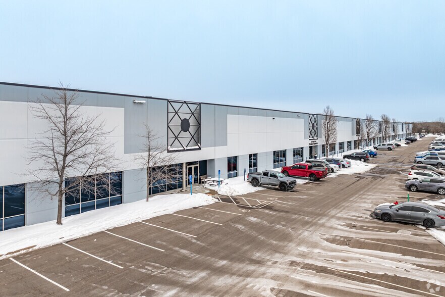 More Photos Of 6533 Flying Cloud Dr, Eden Prairie Showroom For Lease