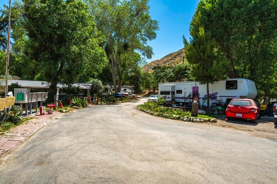 More Photos Of 10645 Soledad Canyon Rd, Santa Clarita Specialty For Sale
