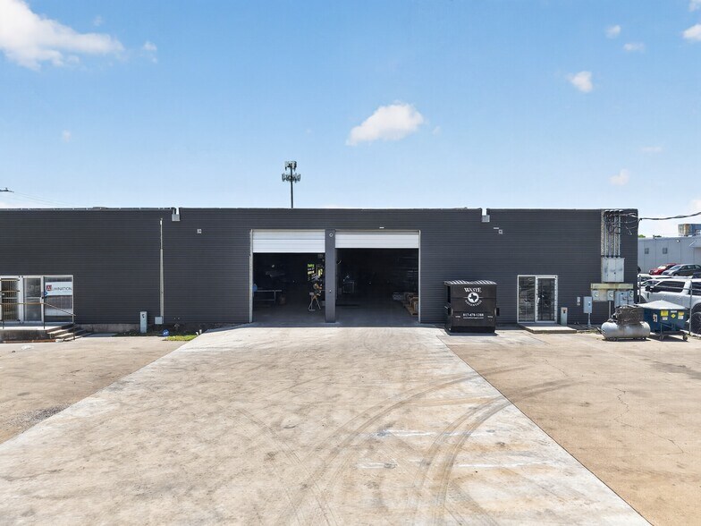 Primary Photo Of 2106-2110 E Richmond Ave, Fort Worth Distribution For Lease